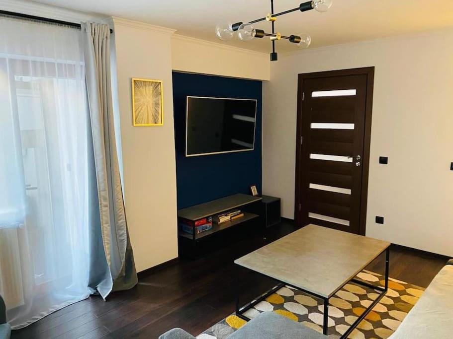 Aparthotel City Center Targu Ocna Екстериор снимка